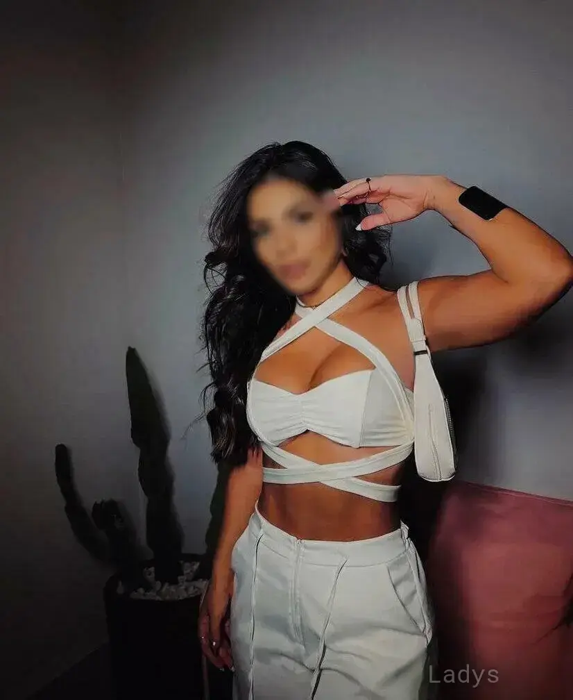 Isabella, 24 years brunette escorts in Baltimore, height 170 sm, Weight 57 kg