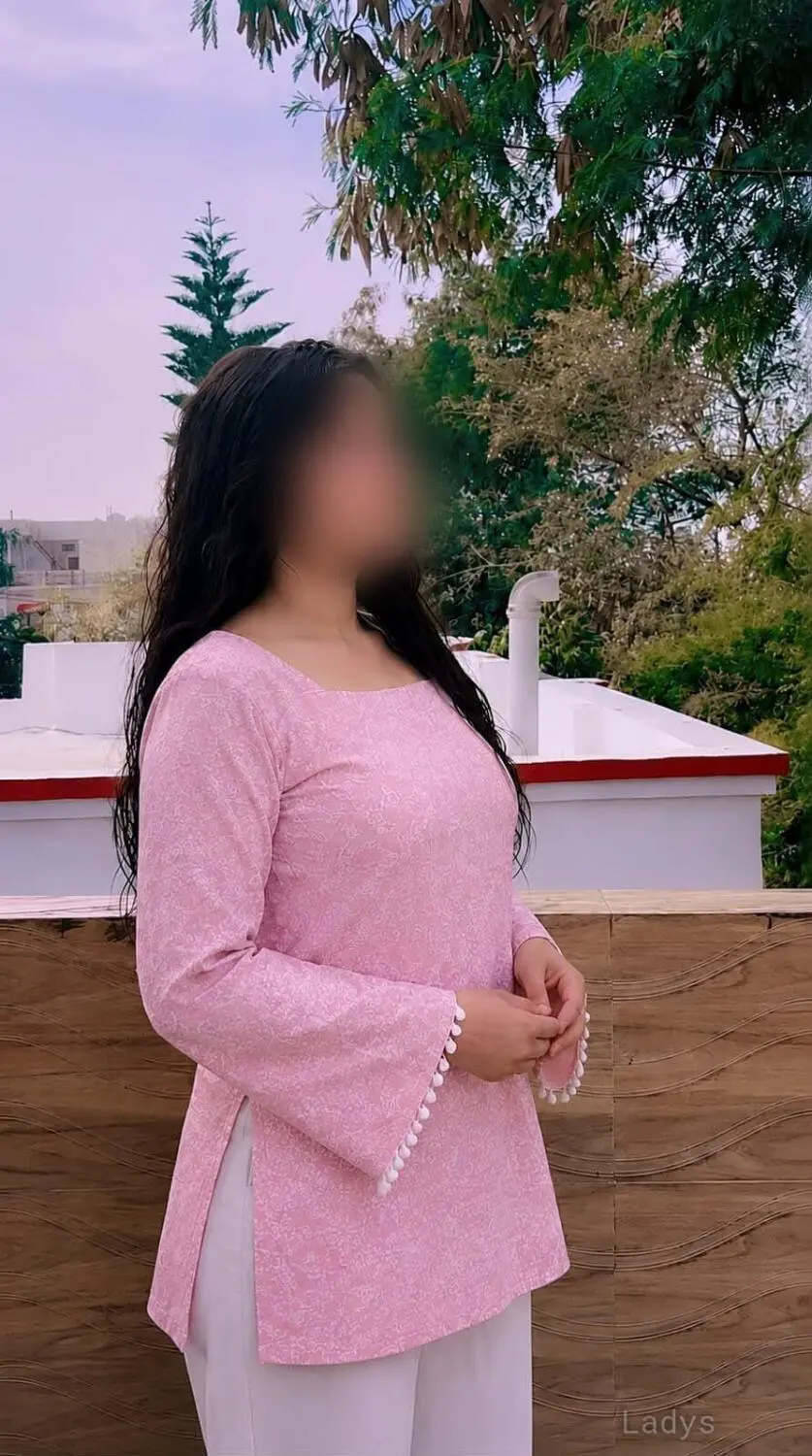 Aarvi Independent Kashmiri Girl, 28 years brunette escorts in Bangalore, height 165 sm, Weight  kg