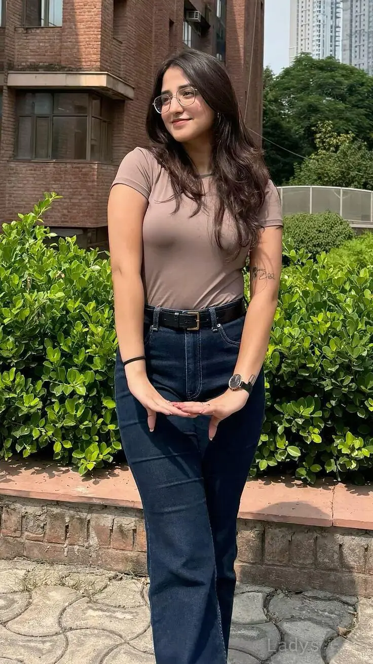 Divya, 23 years brunette escorts in Bangalore, height 154 sm, Weight kg
