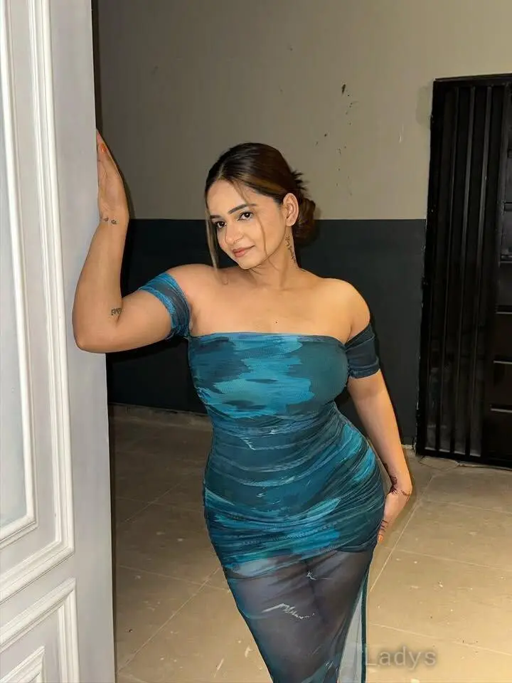 Minakshi, 22 years brunette escorts in Bangalore, height 154 sm, Weight  kg