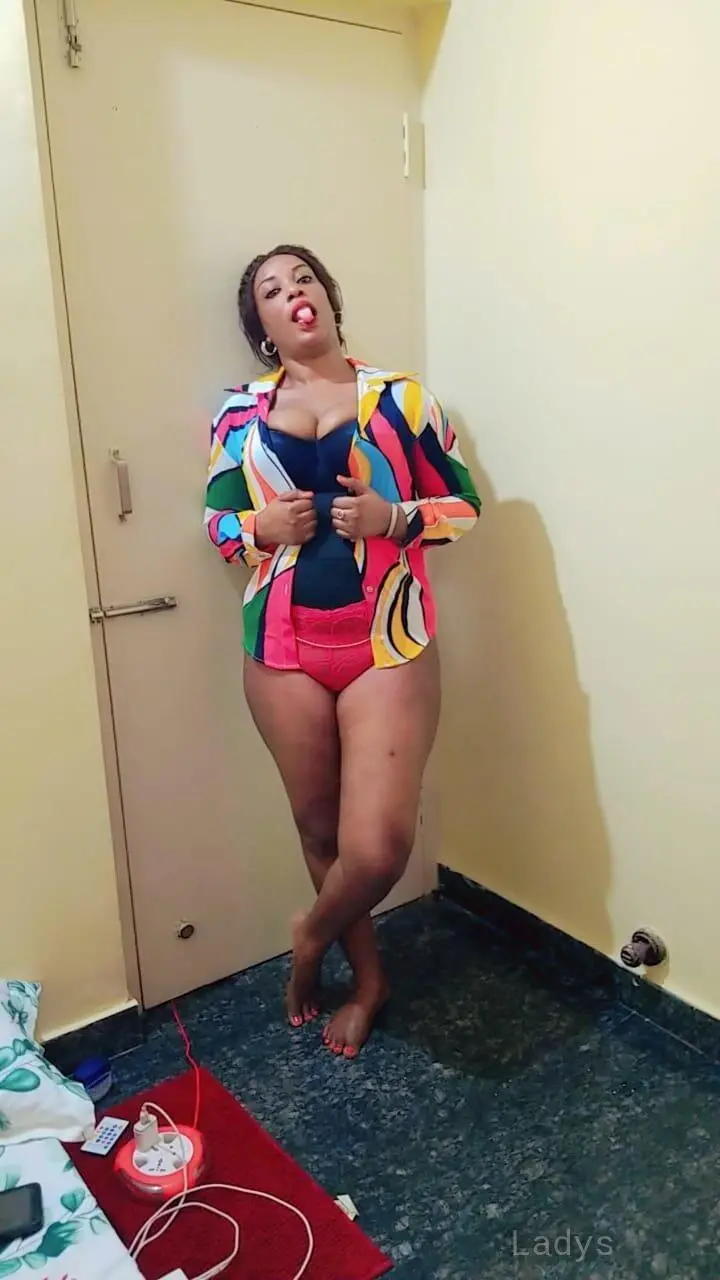 Nera, 24 years brunette escorts in Bangalore, height 153 sm, Weight kg