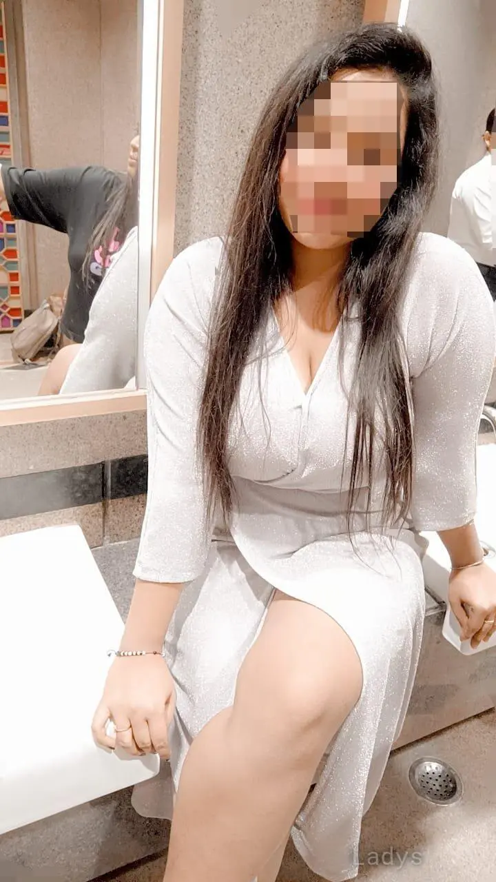 Riva Saksena, 25 years brunette escorts in Bangalore, height 153 sm, Weight  kg