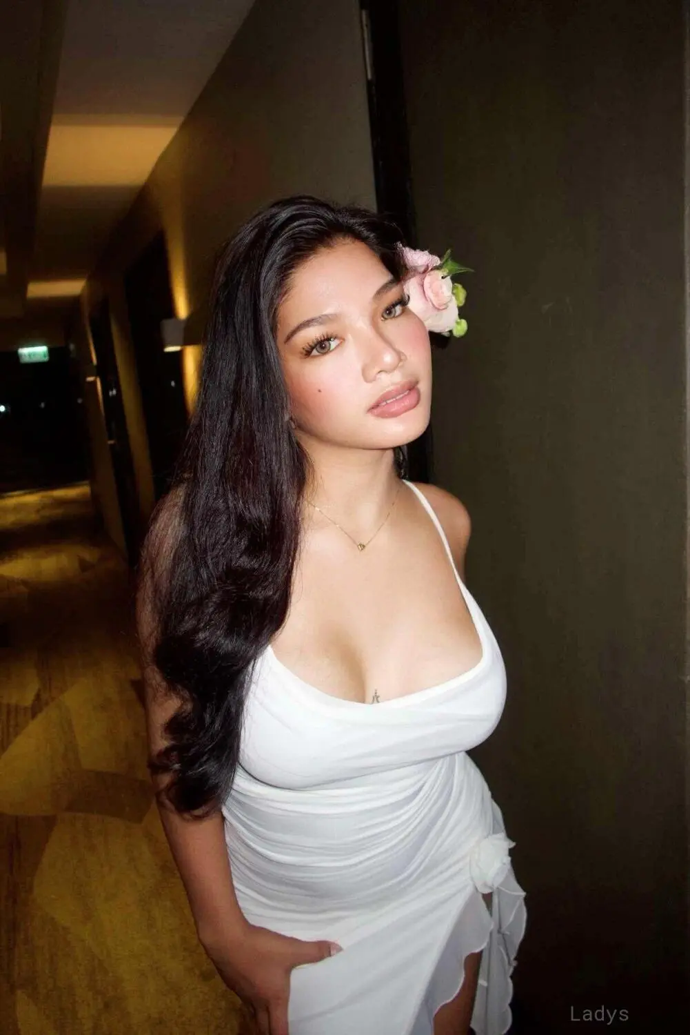 Jade, 21 years brunette escorts in Bangkok, height 170 sm, Weight  kg