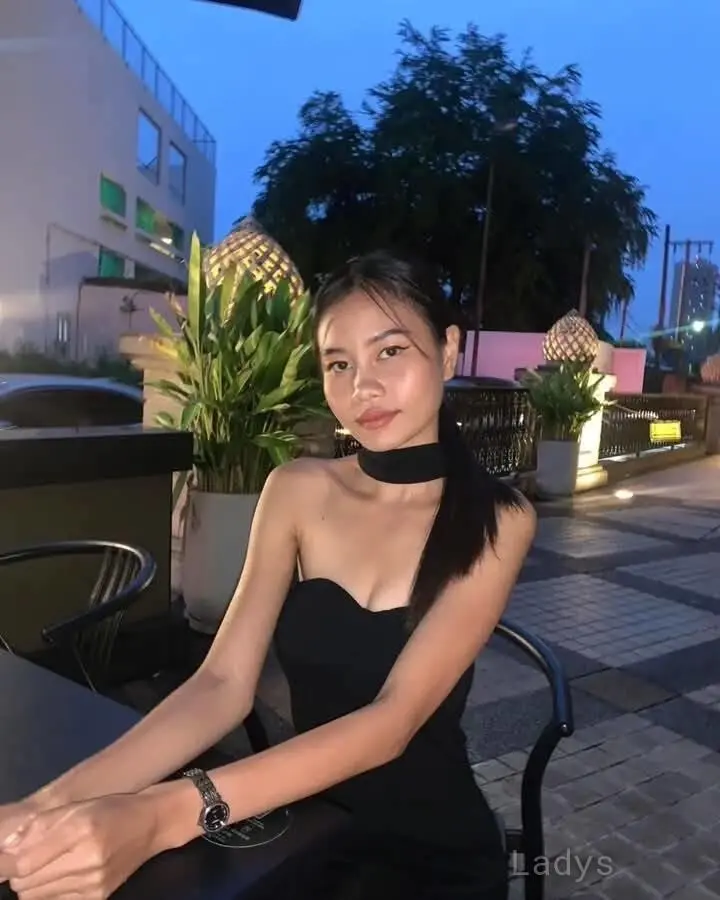 Kwan, 24 years brunette escorts in Bangkok, height 160 sm, Weight  kg