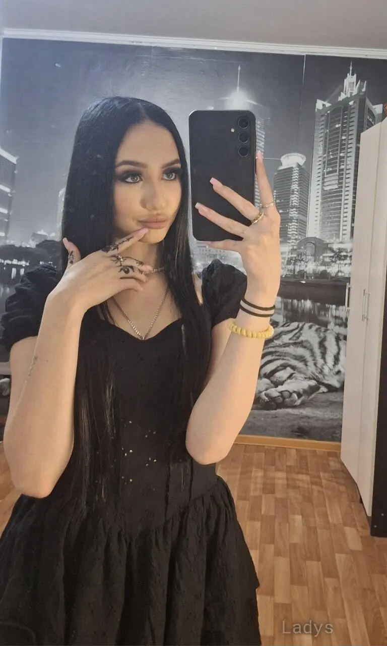 Laura, 25 years brunette escorts in Bangkok, height 167 sm, Weight  kg