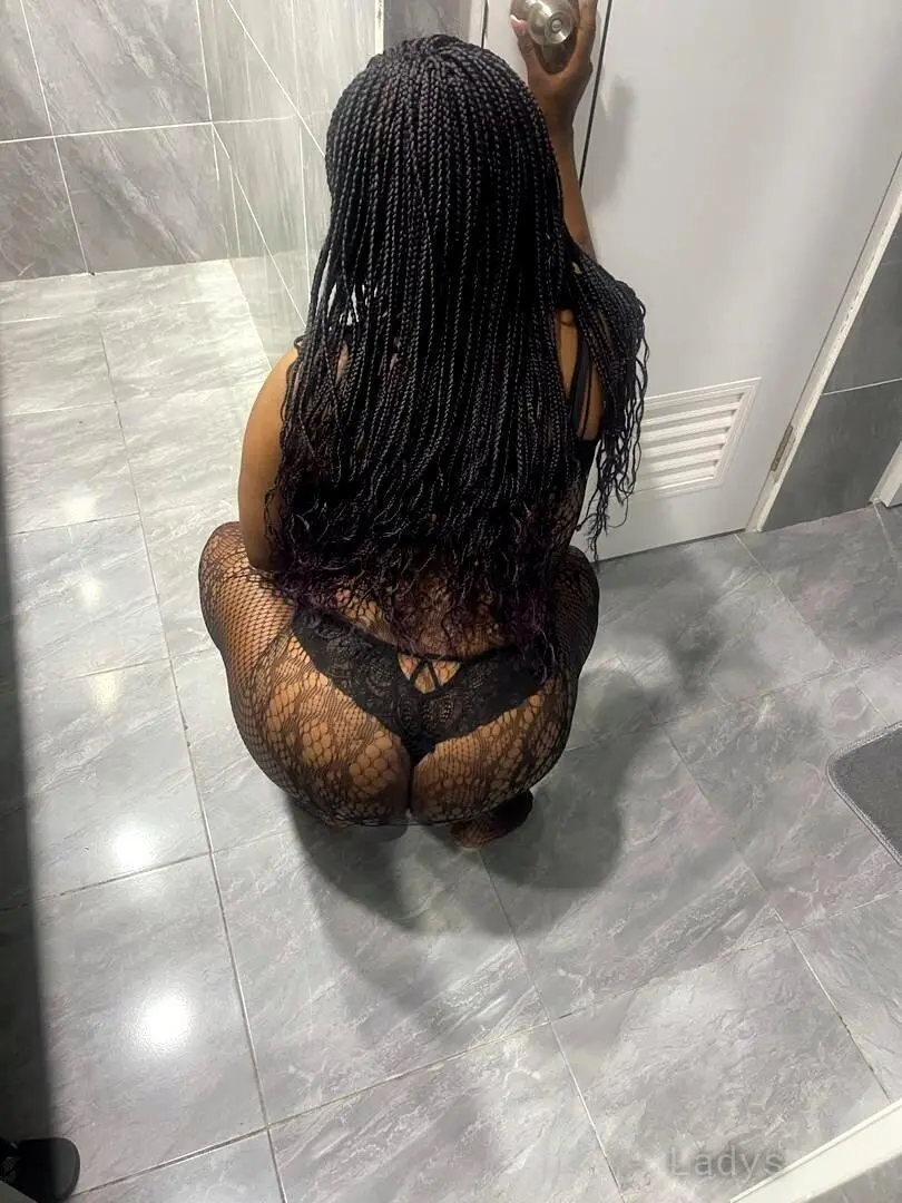 Linda, 30 years brunette escorts in Bangkok, height 150 sm, Weight kg