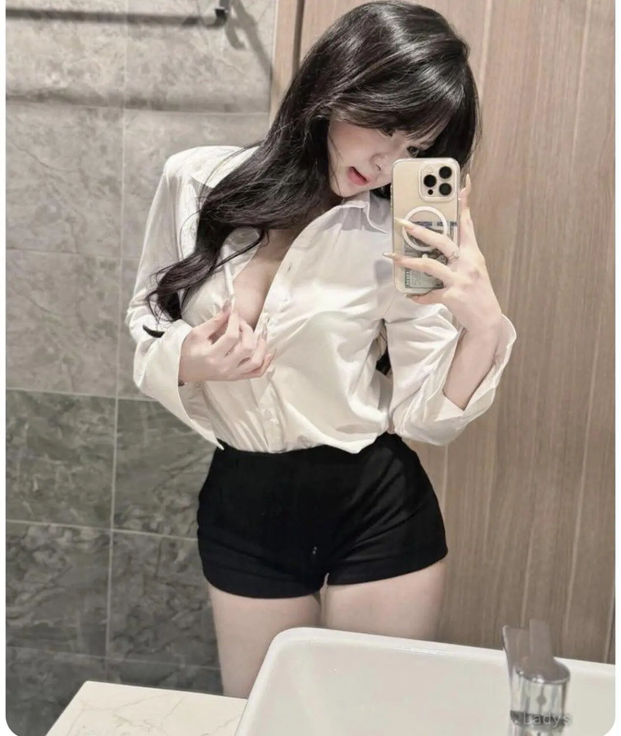 Mia, 21 years brunette escorts in Bangkok, height 166 sm, Weight kg