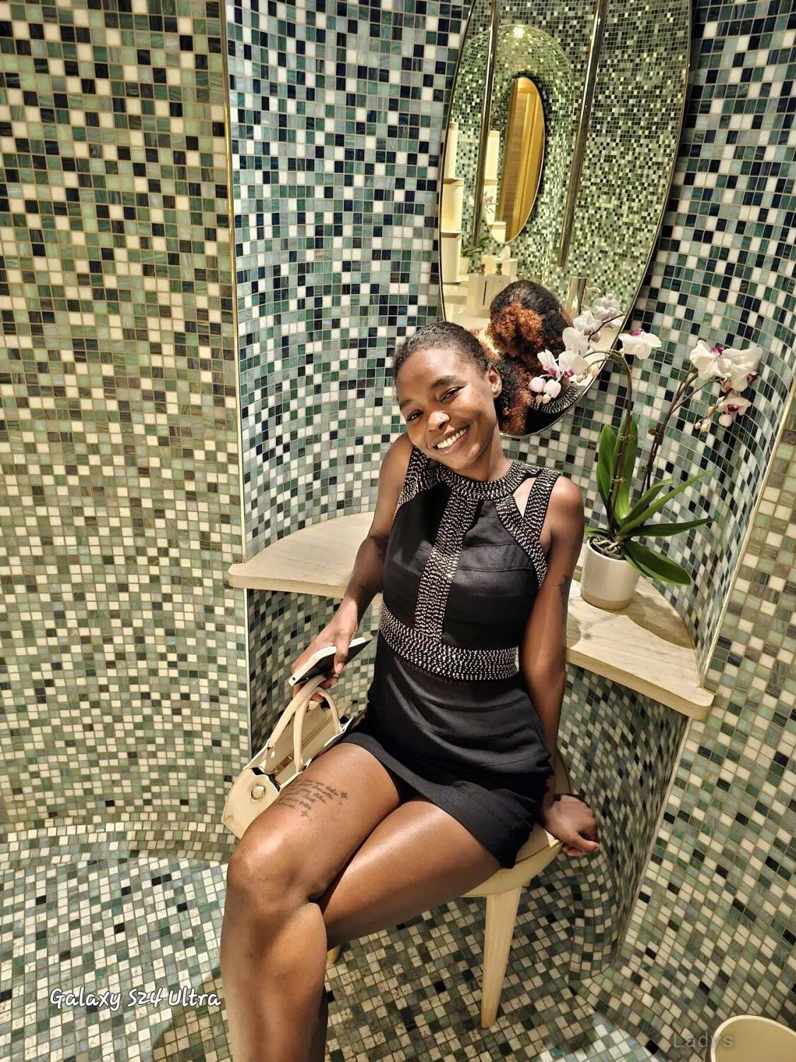 Nadiyah, 24 years brunette escorts in Bangkok, height 170 sm, Weight kg