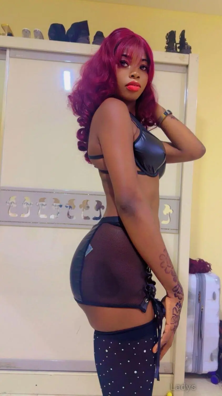 Kimmie, 21 years brunette escorts in Bawshar, height 178 sm, Weight kg