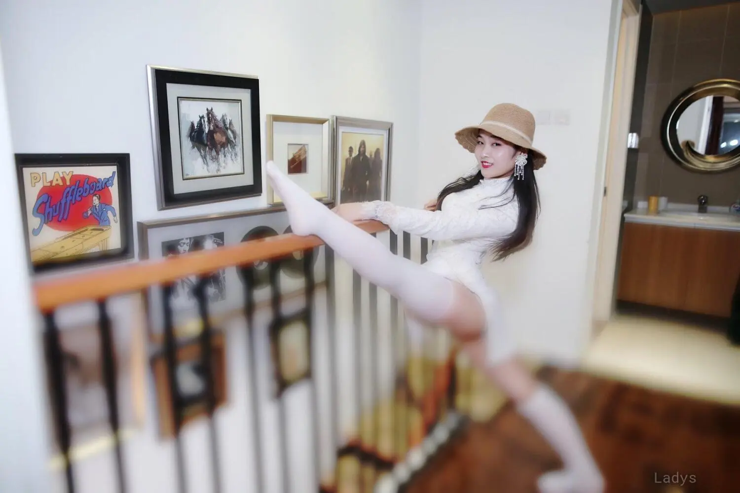Qiaoyi, 26 years brunette escorts in Beijing, height 168 sm, Weight kg