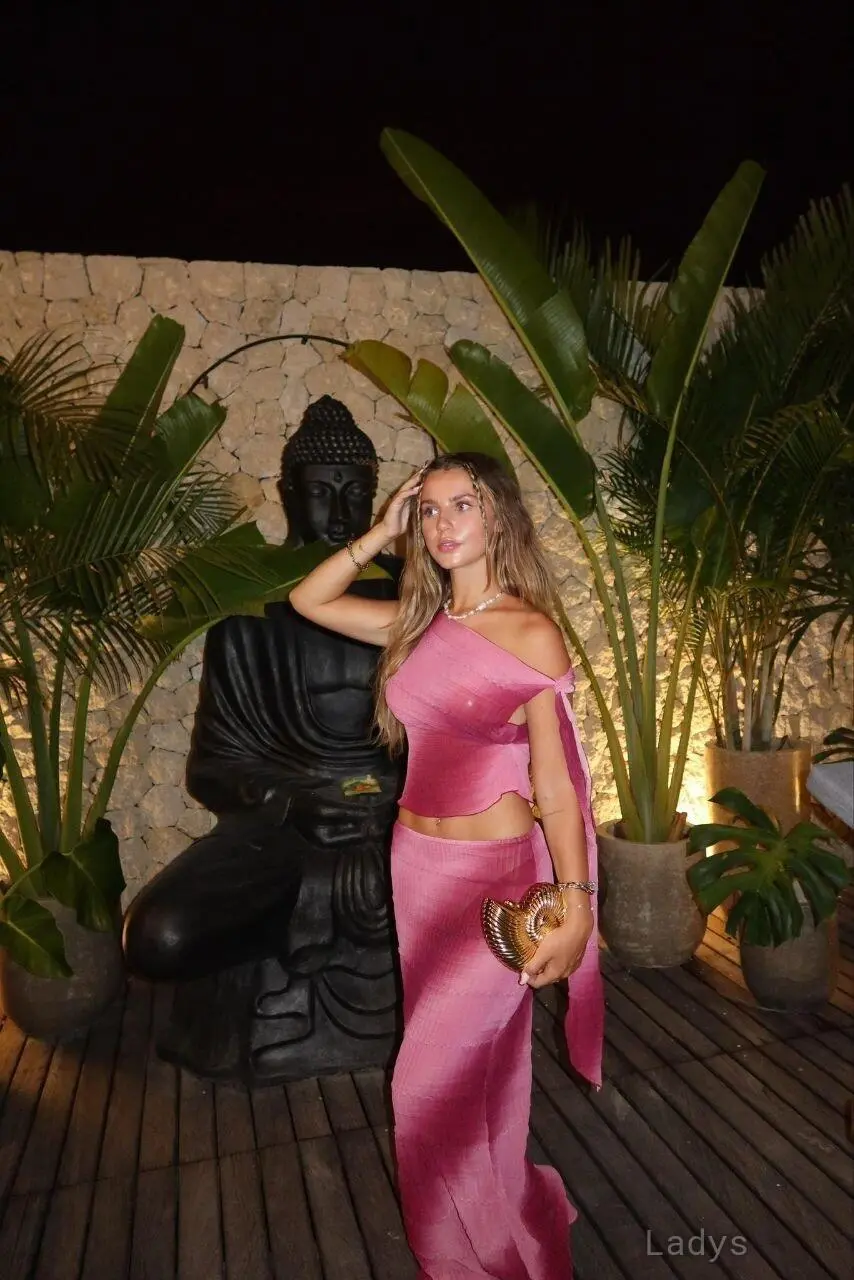 Ava, 25 years brunette escorts in Berlin, height 168 sm, Weight  kg
