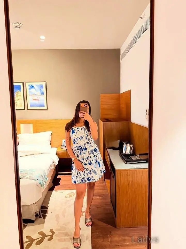 Anushka escort, 22 years brunette escorts in Bhopal, height 170 sm, Weight kg