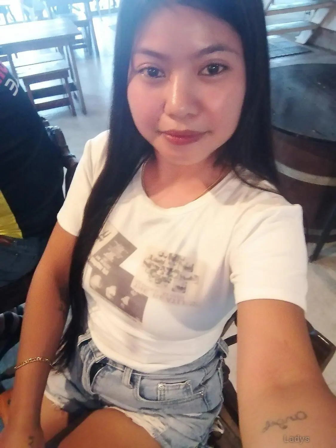 Lora, 26 years brunette escorts in Boracay, height 142 sm, Weight kg