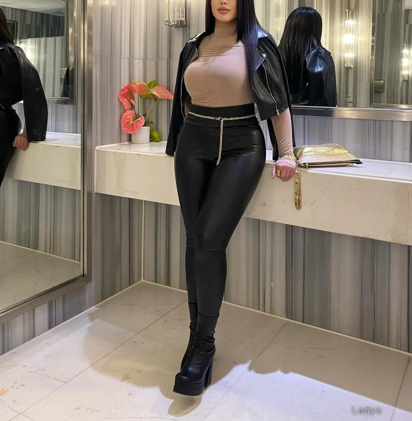 Nahla, 22 years brunette escorts in Cairo, height 160 sm, Weight  kg