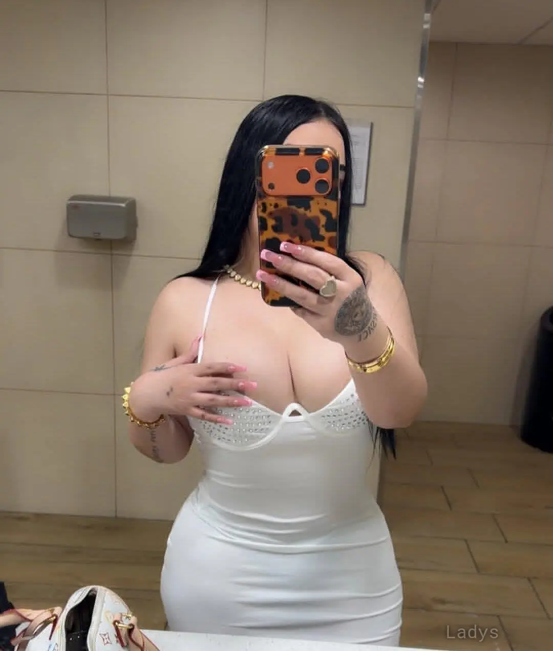Razan, years brunette escorts in Cairo, height sm, Weight kg