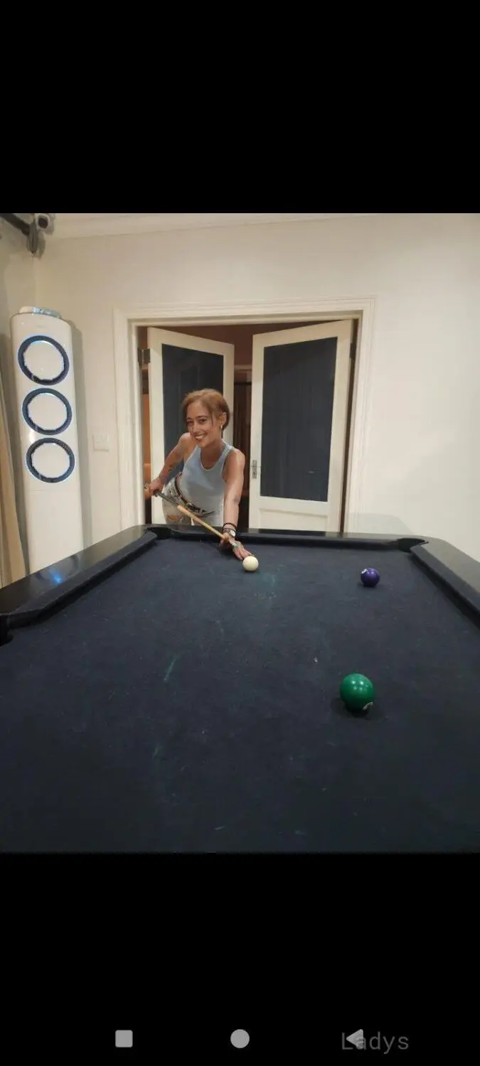 Neeka, 22 years brunette escorts in Cape Town, height  sm, Weight  kg