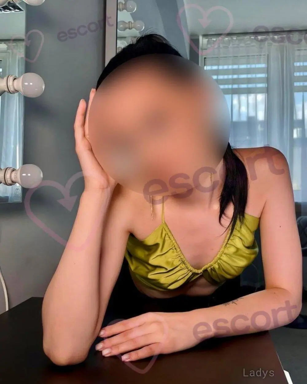 Geraldine, 25 years brunette escorts in Carcassonne, height 170 sm, Weight  kg