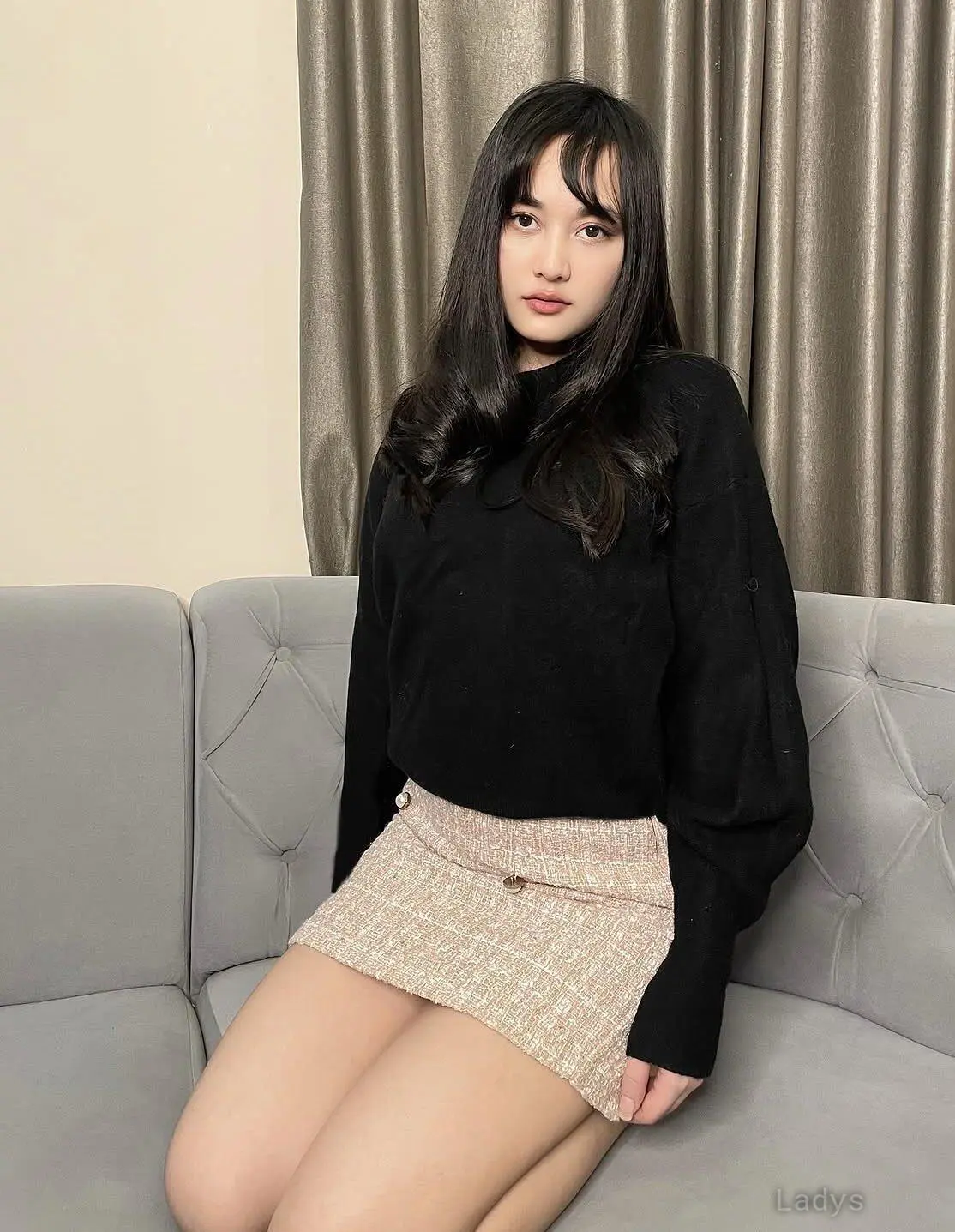 Givia, 21 years brunette escorts in Chandigarh, height 173 sm, Weight  kg