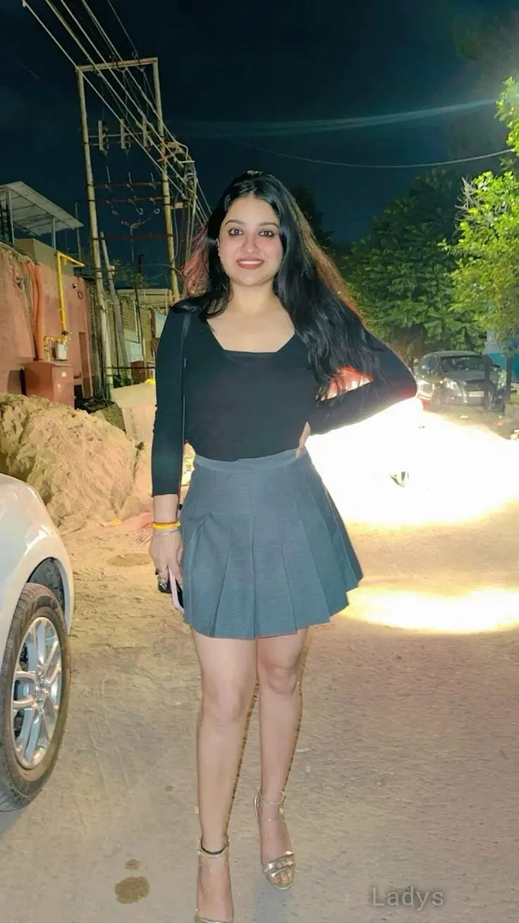 Jasneet, 25 years brunette escorts in Chandigarh, height 170 sm, Weight kg