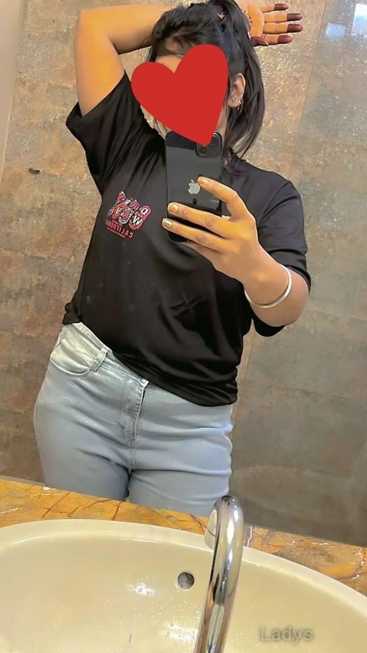 Pooja, 21 years brunette escorts in Chandigarh, height 162 sm, Weight  kg