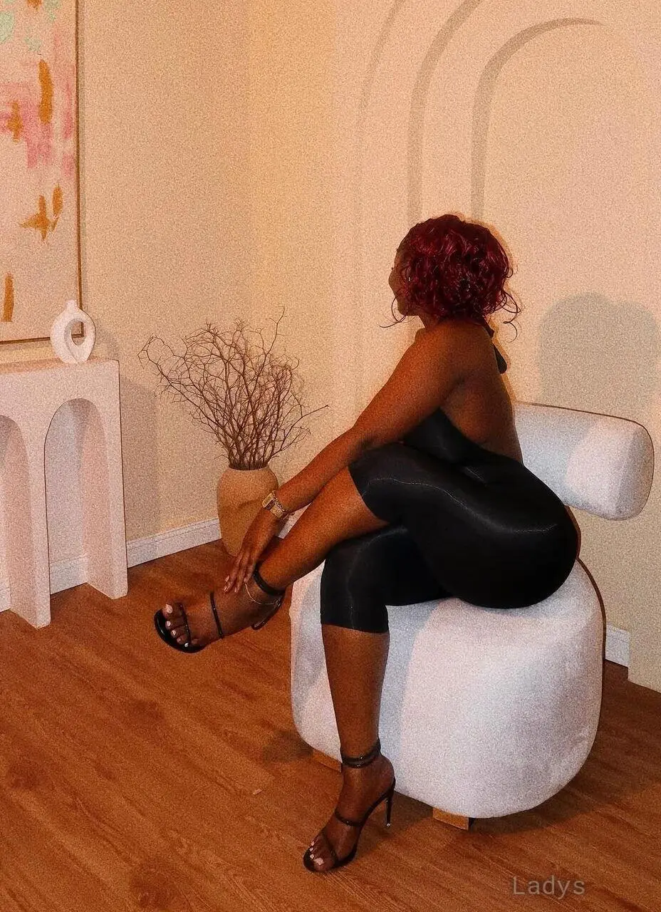 Pretty, 24 years brunette escorts in Chandigarh, height 160 sm, Weight kg