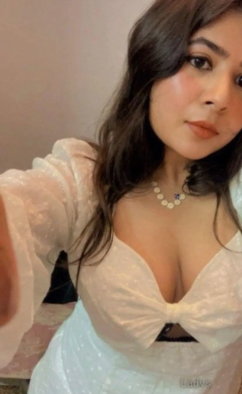 Simmi Kaur, 20 years brunette escorts in Chandigarh, height 175 sm, Weight kg