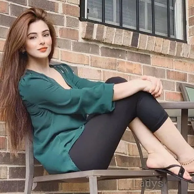 Simran, 19 years brunette escorts in Chandigarh, height 168 sm, Weight kg