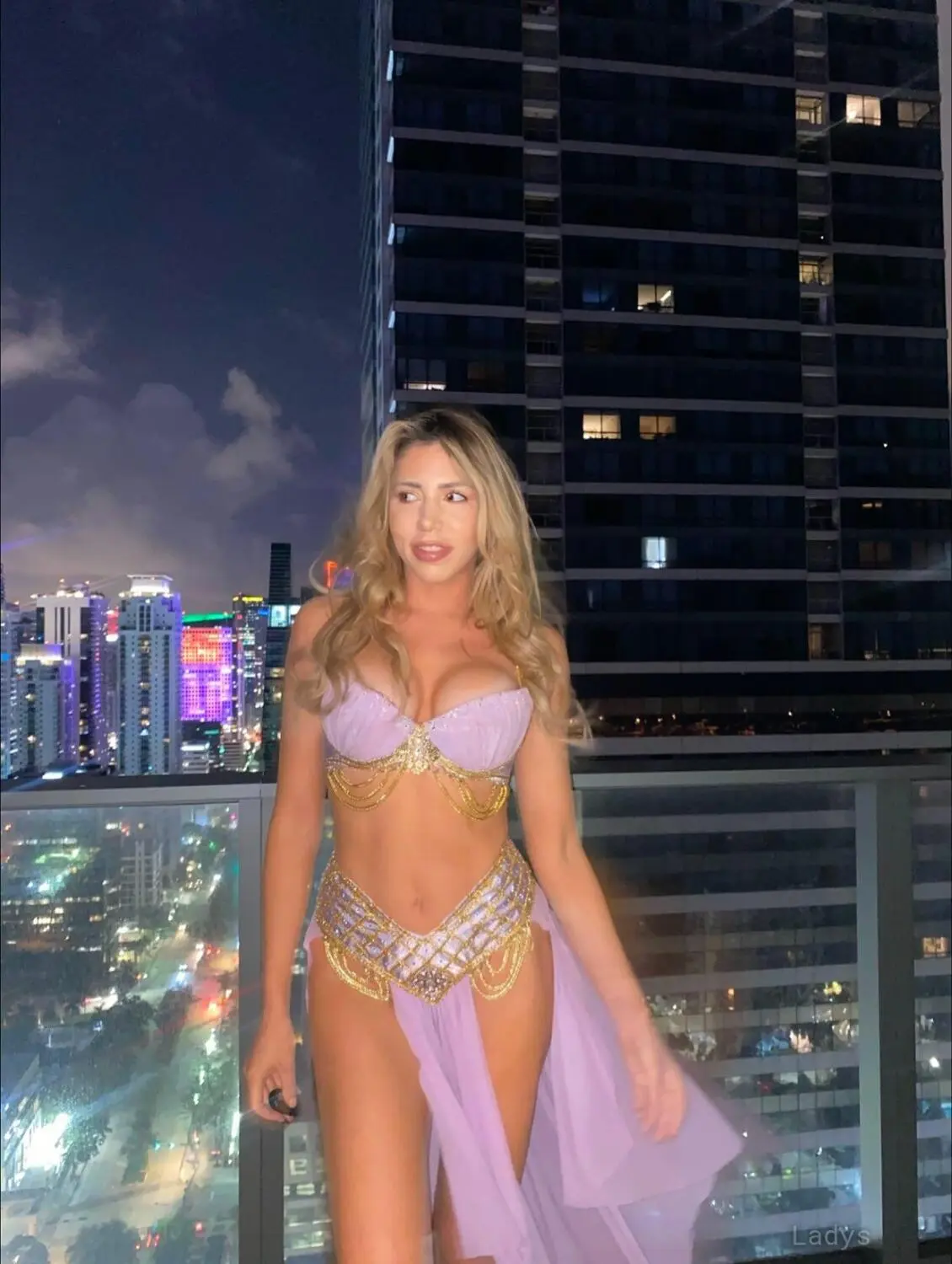 Emmy Corinne, 28 years brunette escorts in Charlotte, height 171 sm, Weight 61 kg
