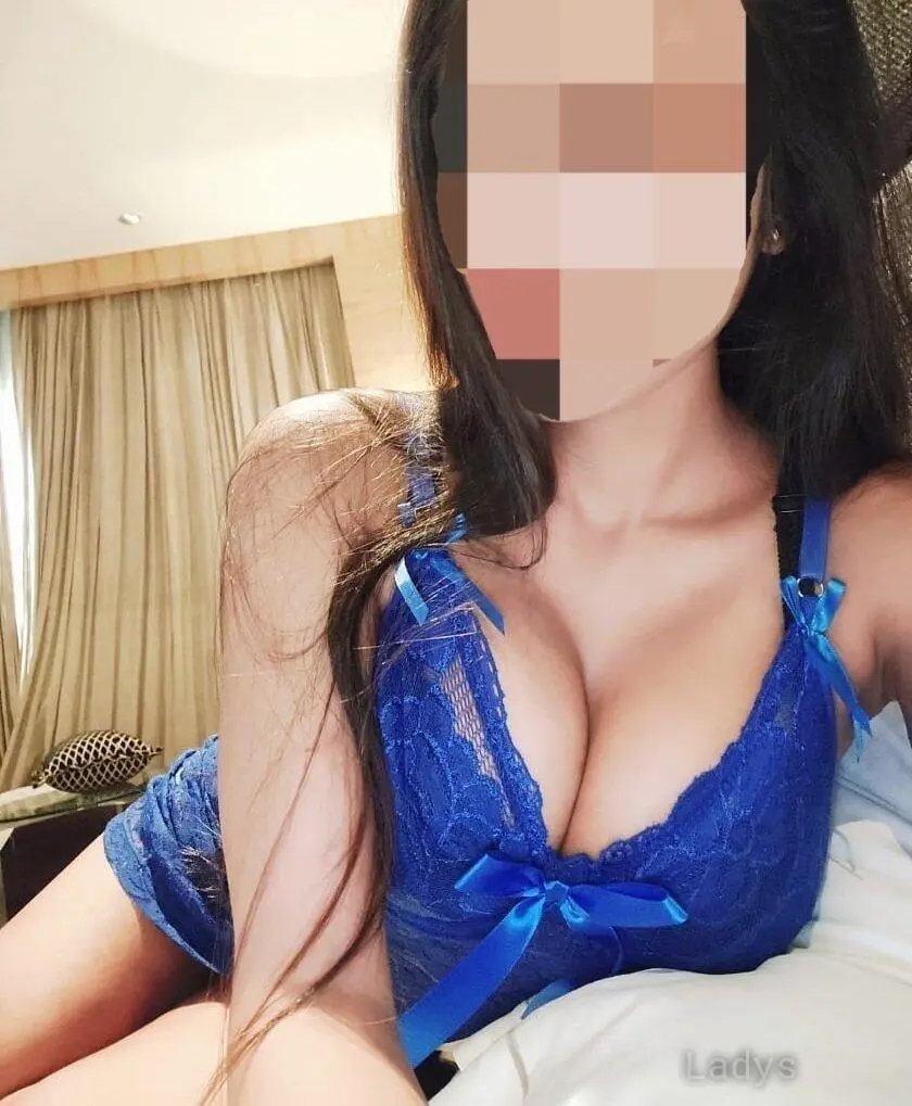 Aditi, 25 years brunette escorts in Chennai, height 164 sm, Weight kg