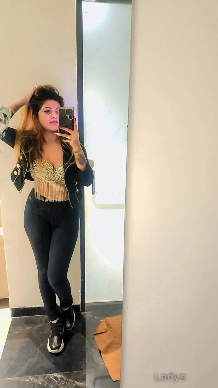 Anna,  years brunette escorts in Chennai, height  sm, Weight  kg