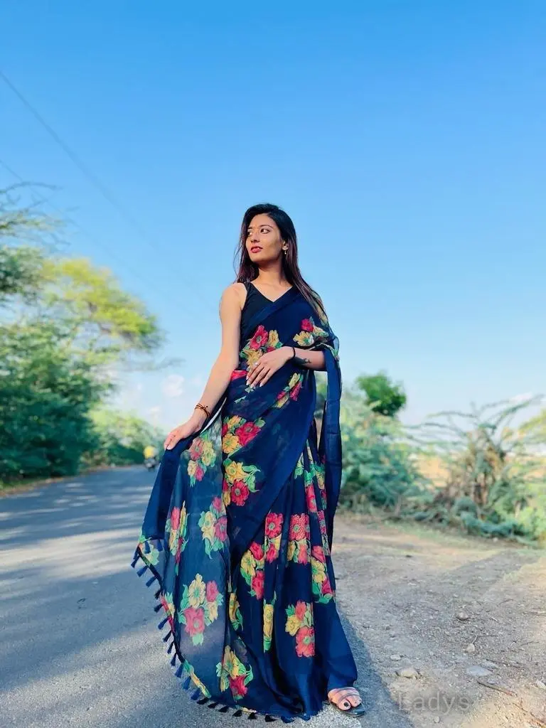 Bella, 20 years brunette escorts in Chennai, height 155 sm, Weight  kg