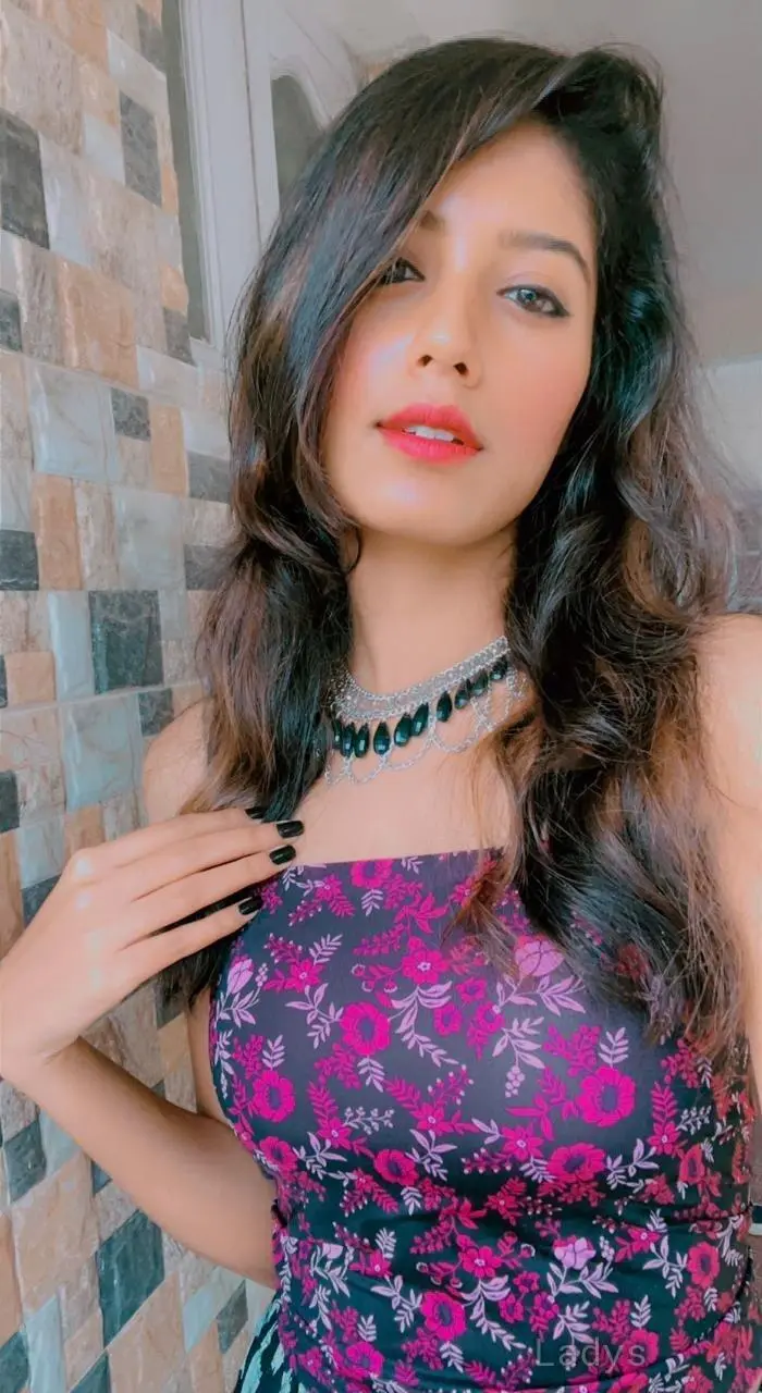Kavya,  years brunette escorts in Chennai, height  sm, Weight  kg