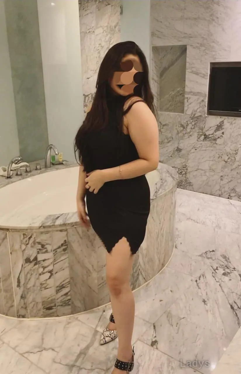 Lata, 22 years brunette escorts in Chennai, height 165 sm, Weight kg