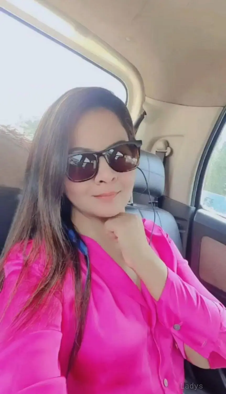 Sunita, 22 years brunette escorts in Chennai, height 154 sm, Weight  kg
