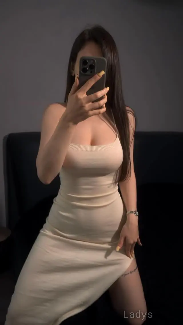 Alice Grylls, 28 years brunette escorts in Chicago, height 157 sm, Weight 54 kg