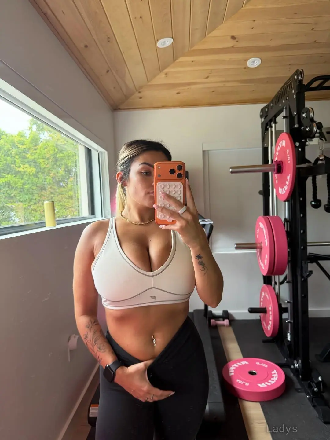 Vipnobettertits, 29 years brunette escorts in Chicago, height 160 sm, Weight 69 kg