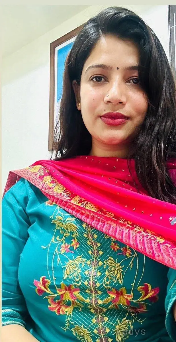 Ysavi, 23 years brunette escorts in Coimbatore, height 162 sm, Weight kg