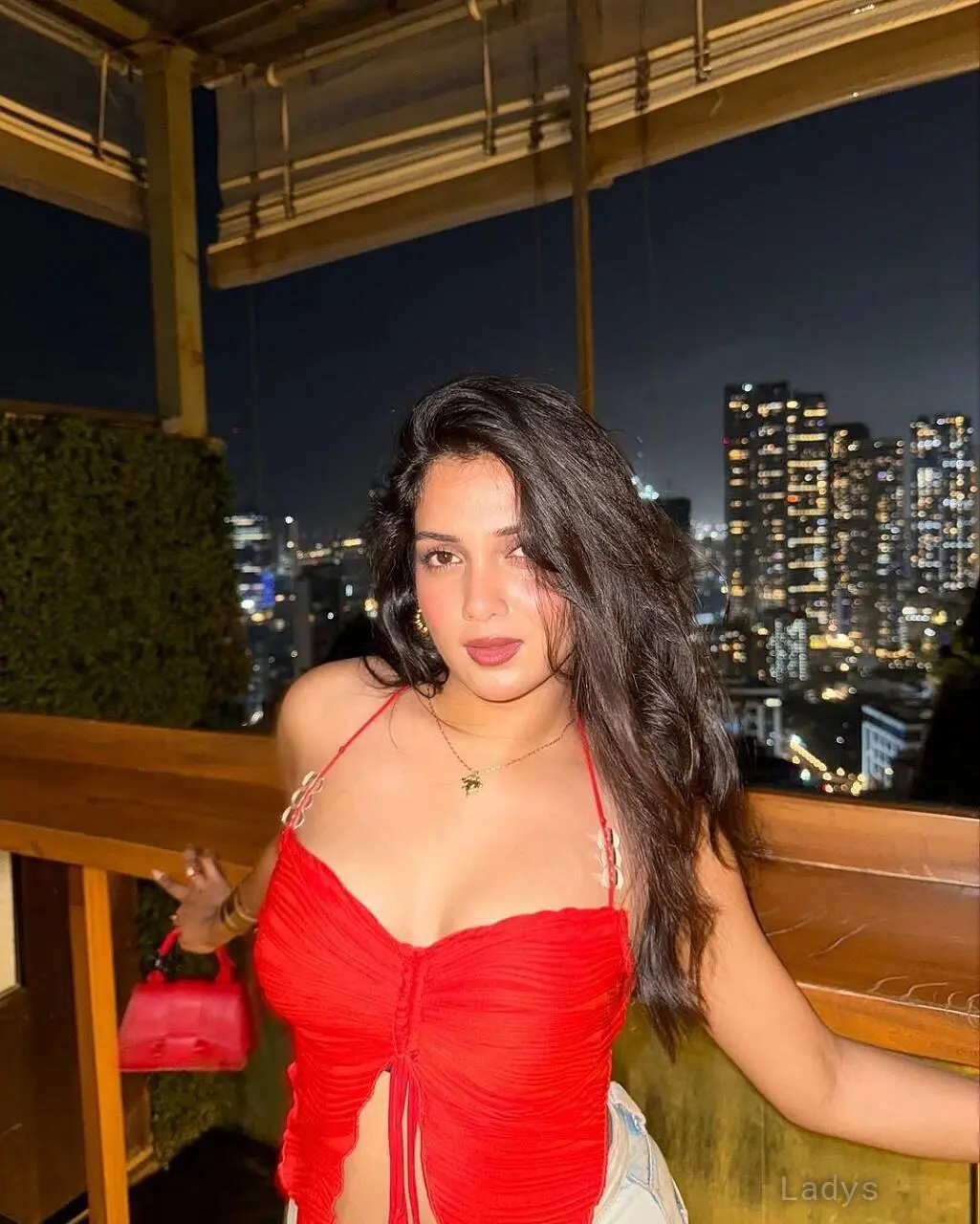 Lana, 23 years brunette escorts in Colombo, height 154 sm, Weight kg