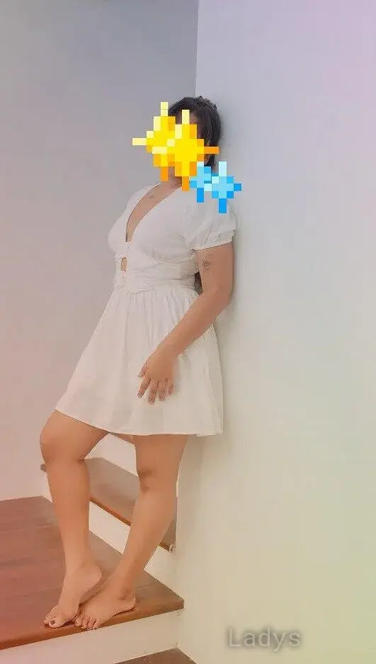 Lara, 21 years brunette escorts in Colombo, height 154 sm, Weight kg