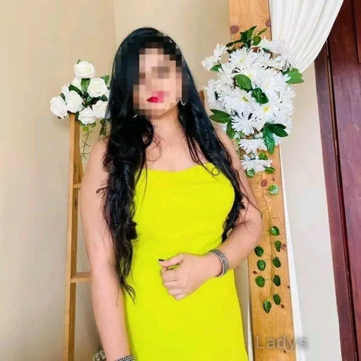 Niki, 24 years brunette escorts in Colombo, height 147 sm, Weight kg