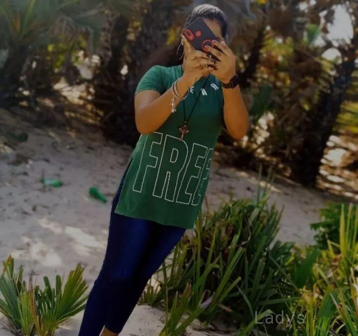 Nishaya, 30 years brunette escorts in Colombo, height 153 sm, Weight kg