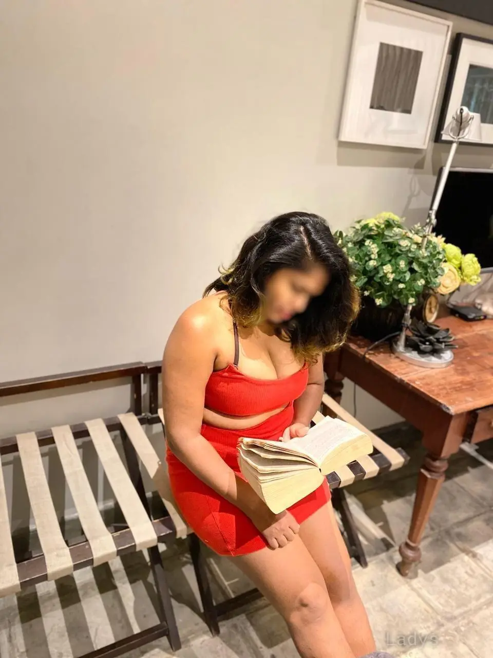 Nishu, 24 years brunette escorts in Colombo, height 155 sm, Weight  kg