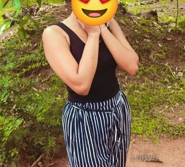 Princess,  years brunette escorts in Colombo, height  sm, Weight  kg