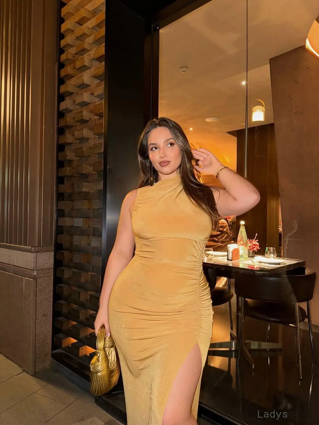 Zoya, 25 years brunette escorts in Colombo, height 150 sm, Weight  kg