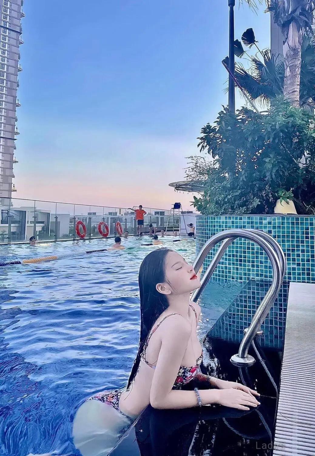 Marina, 21 years brunette escorts in Da Nang, height 170 sm, Weight  kg