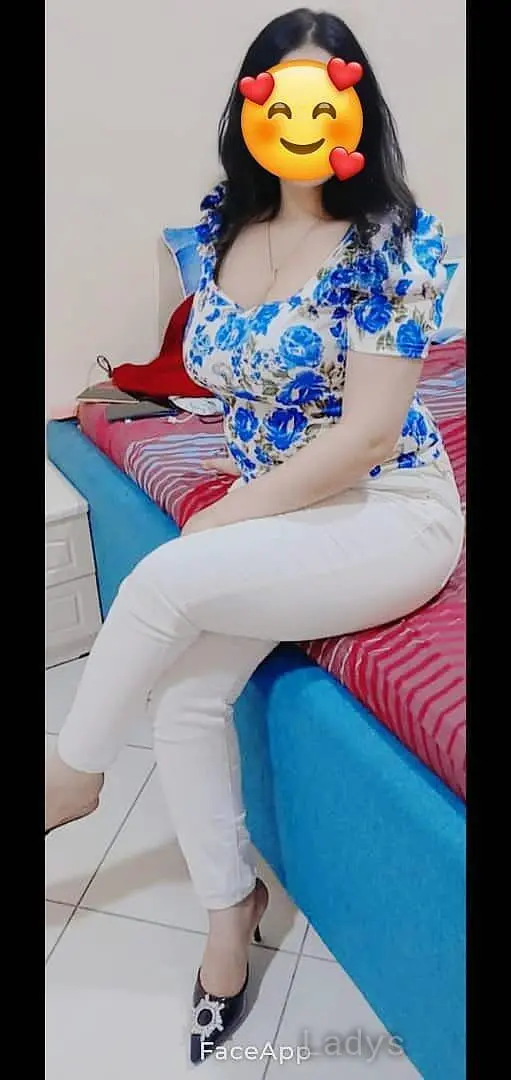 Carla, 25 years brunette escorts in Dammam, height  sm, Weight  kg