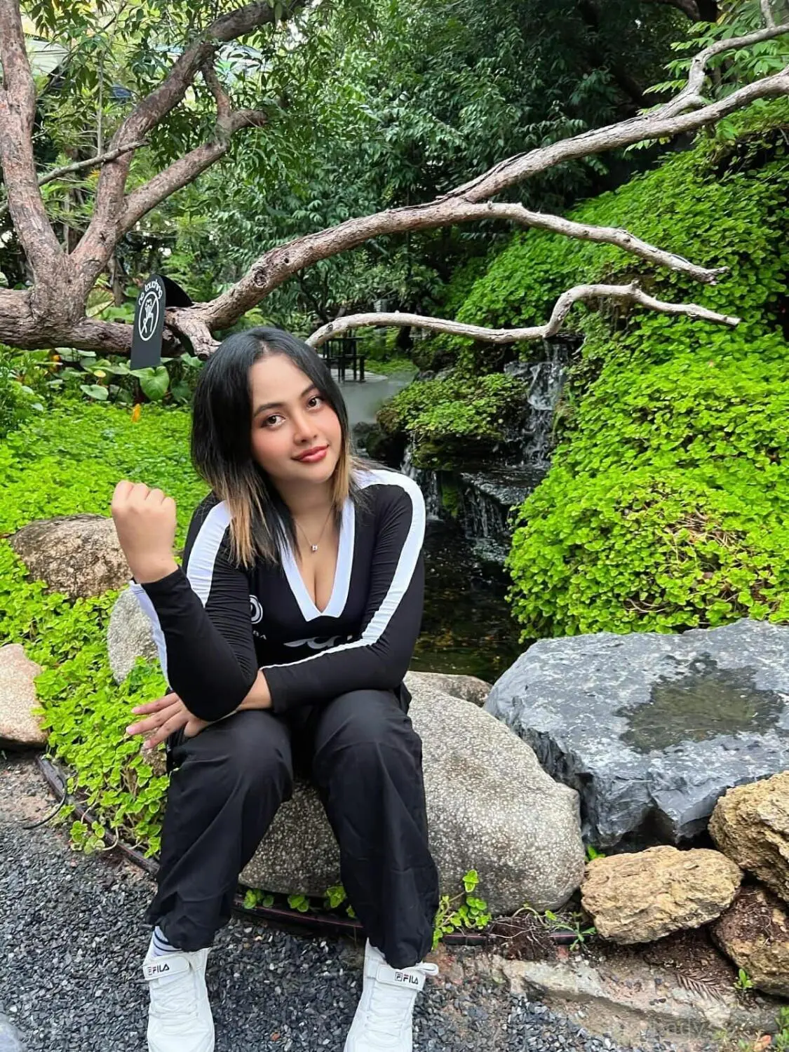 Julai,  years brunette escorts in Dammam, height  sm, Weight  kg