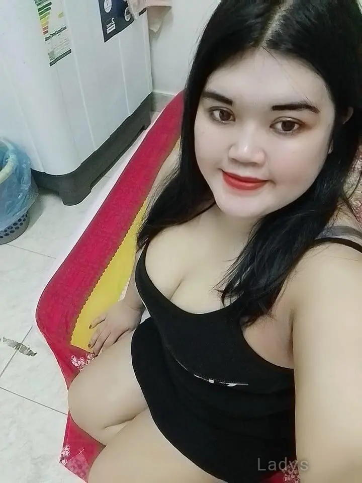 Mia,  years brunette escorts in Dammam, height  sm, Weight  kg