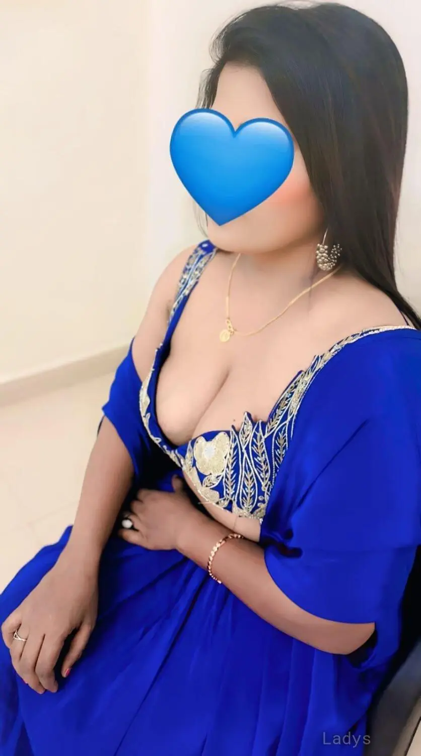Roxanne, 25 years brunette escorts in Dammam, height  sm, Weight  kg