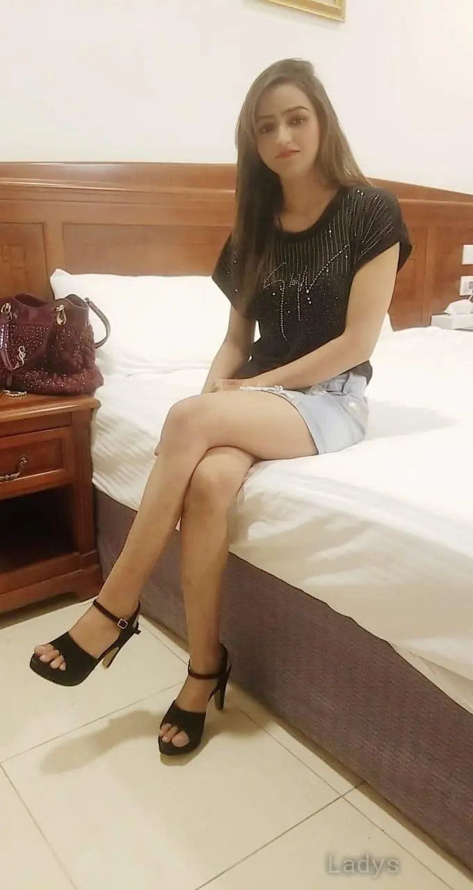 Dehradun, 23 years brunette escorts in Dehradun, height 154 sm, Weight  kg